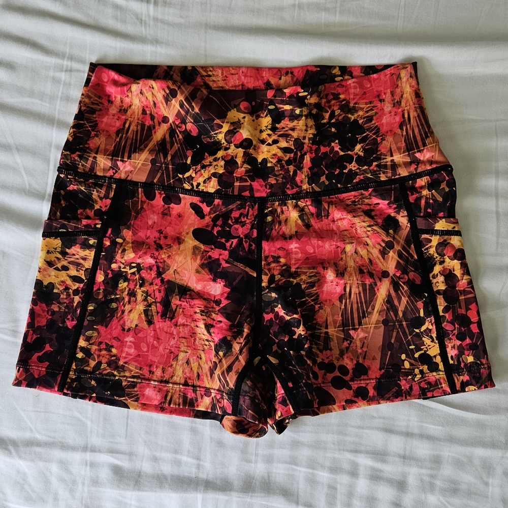 NWT RETIRED CVG Volcano 2.5in shorts